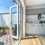 Pass The Keys Luxury 2Bed 2Bath Townhouse - Perfect For Winter Stay