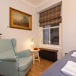 Upper Bow - Luxurious, Modern 1Br Apartment Near Castle