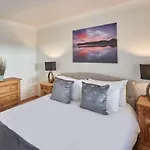 Host & Stay - Amber Shores