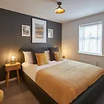 Host & Stay - Shipwrights