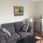 Single Bedroom In 2 Bedroom Bradbury Court Apartment Home-Share With Landlord