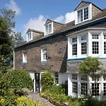 Pendennis Lodge