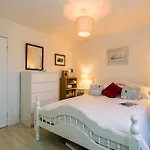 Ty Deryn - Sleeps 6-Spacious Family Holiday Home