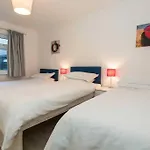 Ty Deryn - Sleeps 6-Spacious Family Holiday Home
