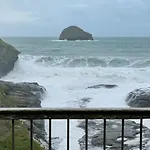 Praxis Trebarwith Strand