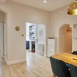 Host & Stay - Huntcliff View Apartment