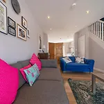 Pass The Keys Luxury 2Bed 2Bath Townhouse - Perfect For Winter Stay