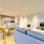 Guestready - Stylish Top Floor Apt In The City Centre