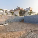 Stayvista'S White Pebbles - A Villa With Theater Room & Swimming Pool