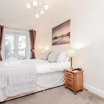 3 Queens Gardens Sea View Apartment