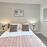 Host & Stay - Endeavour Apartments
