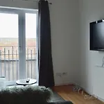 1 Bedroom Apartment In Leith