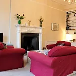 Traditional Georgian Flat In New Town