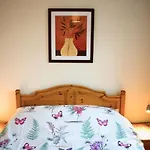 Welcoming And Homely 2 Bed In Central Location