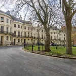 2 Bedroom Cosy Apartment, Powis Square - Brighton