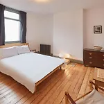 Host & Stay - Emerald Residence
