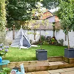 3 Bedroom Beautiful Hove Townhouse In Prime Location