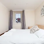 Beautiful 2 Bedroom Flat In Converted Distillery