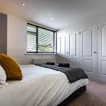 Hidden Gem - 6 Bedroom House Near City Centre