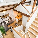 Host Apartments - Loft Apt In L1 - Walk Everywhere