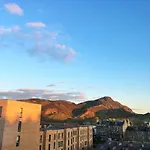 Abbey- Nice Edinburgh Citycenter Apartment