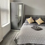 Woodcroft Short Stay Lets