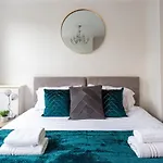 Leigh Apartments
