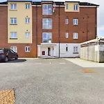 Chic City Centre Apartment With Allocated Parking