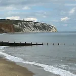 Fantastic Seaside Chalet Retreat