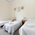 Central Two Bedroom Victorian Apartment With Free Parking