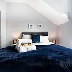 Pass The Keys Lovely 2Br Loft Apartment In Perfect Location