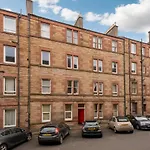 Silver Lining - Luxury Apartments Near Holyrood Palace