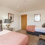 Harbourside Haven Apartment 1
