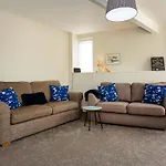Seagulls Loft, Grove Apartments