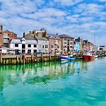 The Snug - 1 Bed, 2Mins Walk From The Beach