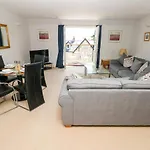 24 Rhodewood House