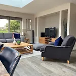 Amber Cottage - Luxury Cottage, Hot Tub, Sea Views And Log Burner