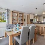 St Mary'S View - Luxury Lodge, Short Walk To Beach, Parking