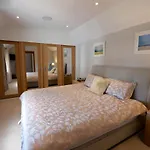 Priory Cottage - Luxury Cottage, Near To Beach