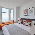 Host & Stay - Sand & Surf