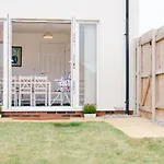 Oakley - Large, Elegant, Dog Friendly & Parking