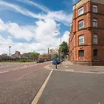 Belfast City Centre Penthouse With Parking And Balcony