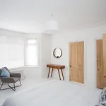 Elegant York House - On A Beach Road, Sleeps 12, With Sea Views