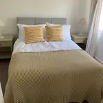 Lovely Home From Home Apartment 8 Mins Walk To Beach With Free Parking And Sun Deck 2 Bed Sleeps 4