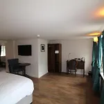 Rooms @ The Dolau Inn