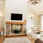 Shipswheel Cottage At Broadings Farm