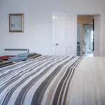 Dragons Den - 2 Bedroom Apartment - Tenby