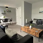 Blackpool Sleepover Apartment 5 Free Parking Sleeps 6