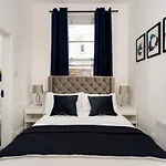 Near Beach, Torquay Heights Modern Apartments, Pet Friendly