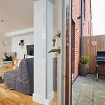 Stunning Edinburgh Townhouse // Sleeps 8